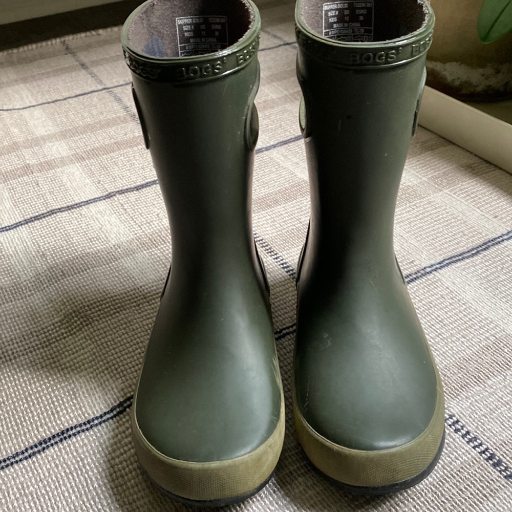 Bogs skipper rain boots, kids sz 13